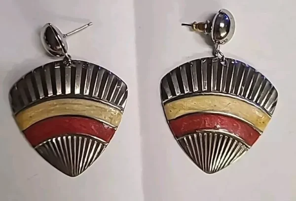 Silver Toned Clam Shell Red And Yellow Earrings